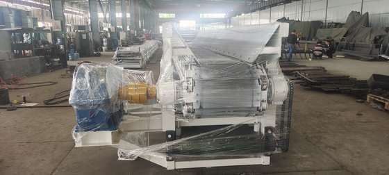 Máquina de alimentación de caja de ladrillo de materiales de arcilla TCNL de gran capacidad con 1175 mm de distancia central de la cadena