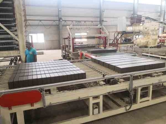 Línea 2,5 ~ de Clay Brick Making Machine Production del fango presión de extrudado 2.8MPa