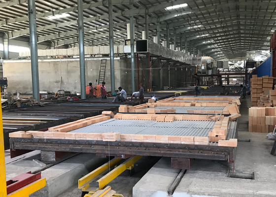 Pedazos diarios de la capacidad 50000 a 100000 del horno de túnel del ladrillo de la arcilla con el equipo de la operación del horno de ladrillos