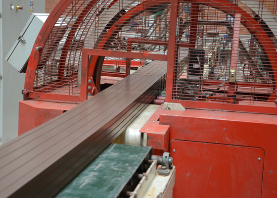 Cortadora roja síncrona de la pared de ladrillo Clay Brick Making Machine semi automático
