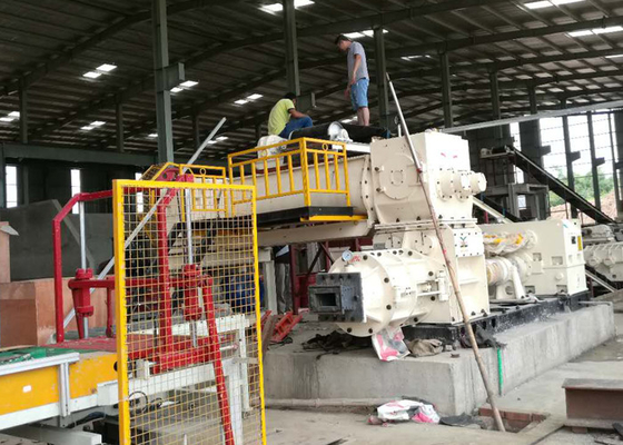 Extrusor del vacío en el ladrillo de la arcilla que hace la maquinaria de extrudado que moldea de la fábrica
