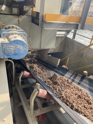 Condición de mezcla de materias primas de bentonita con un mezclador de producción profesional